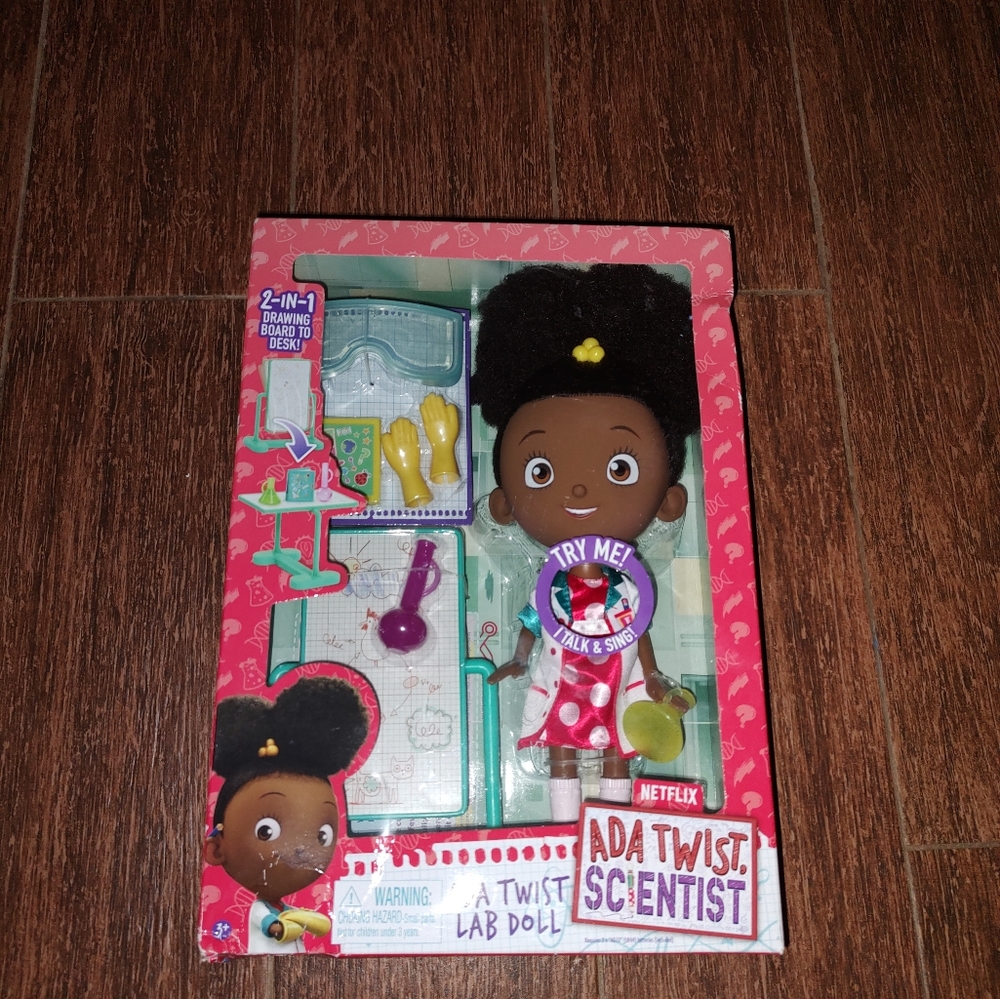 ADA Twist Scientist Lab Doll Talks/Sings Desk Drawing Board Experiments Netflix